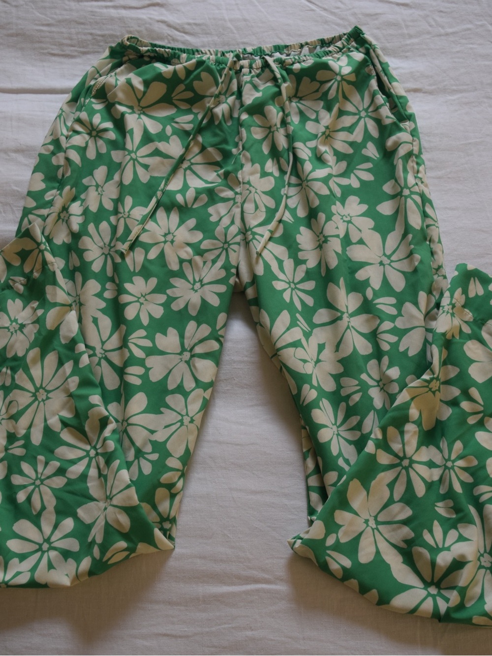 Skatie Georgia Green and White Floral Bikini & CoverUp Set Sz Medium/Small - Picture 8 of 9